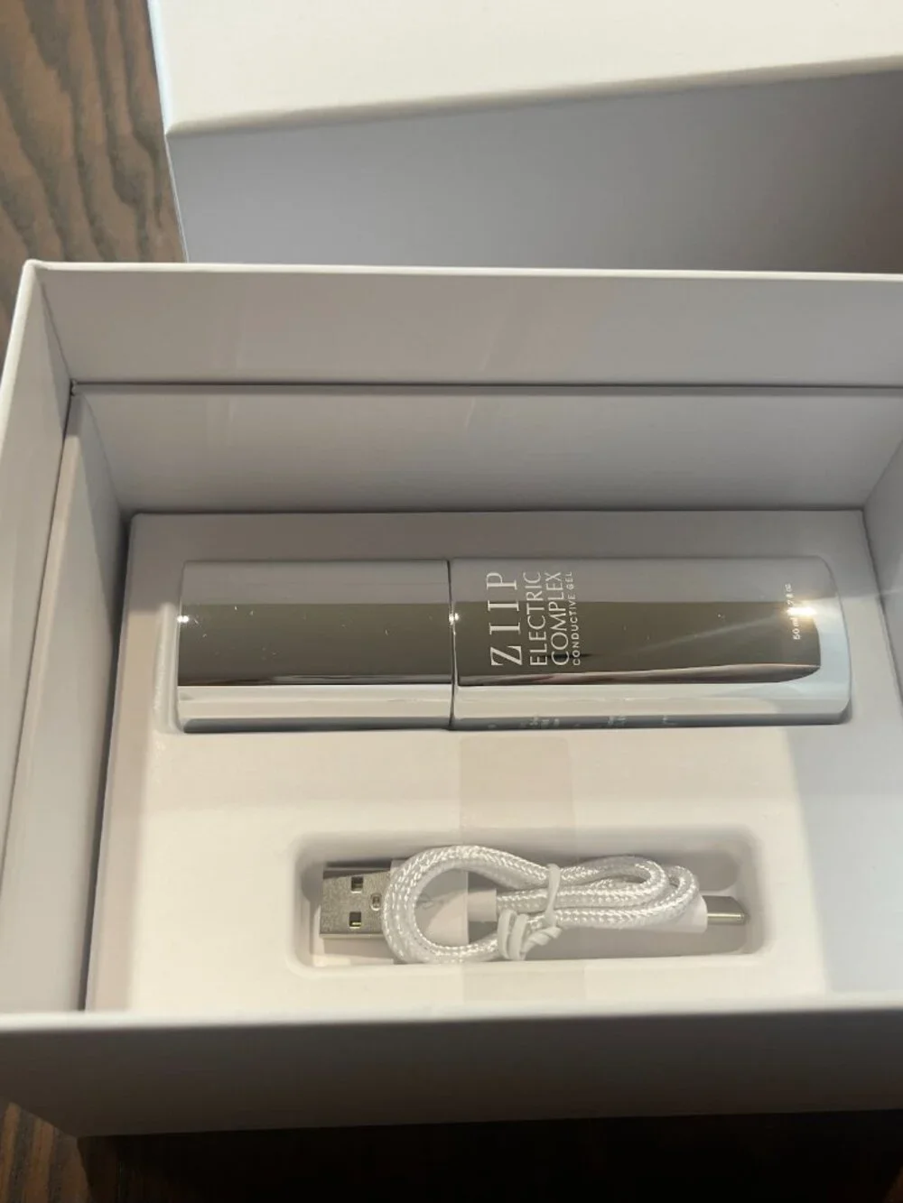 NEW ZIIP Halo - Nanocurrent™ and Microcurrent Facial Toning Device - Picture 6 of 6